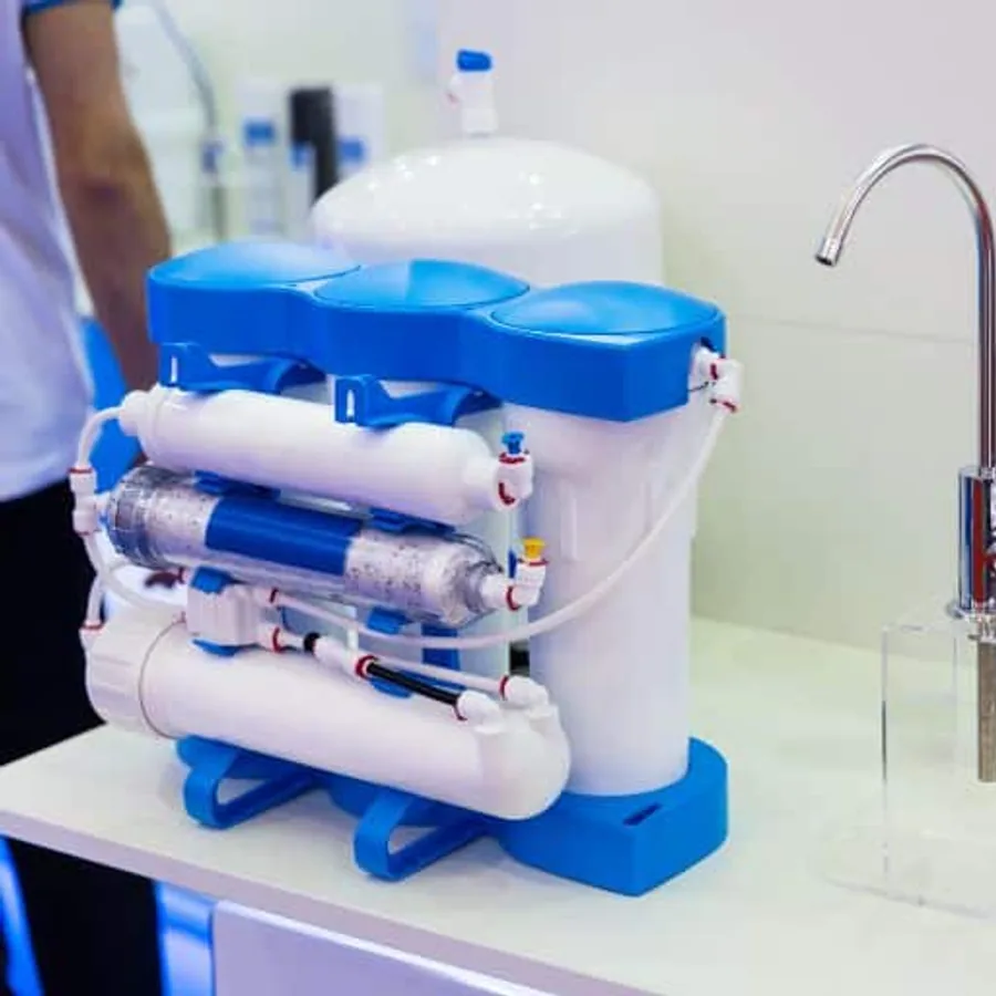RO water purifier alongside sediment, carbon and membrane filter cartridges ready for replacement